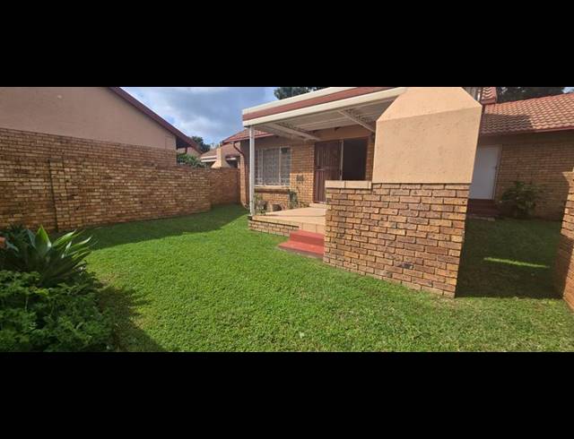 2 BEDROOM TOWNHOUSE FOR SALE IN MAGALIESKRUIN